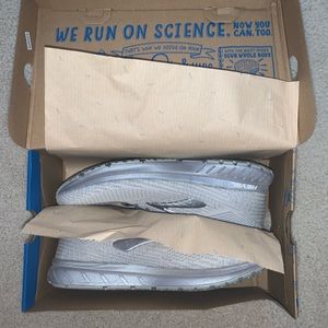 Brand New Women’s Brooks Shoes